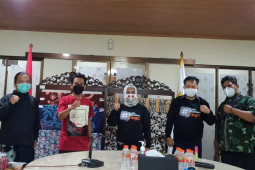 Hashtag Kulo Mboten Tego Viral, Ning Ita Ikut Donasi Komunitas Peduli Dampak Covid-19