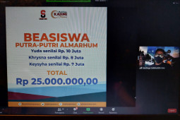 Sandiaga Uno beri beasiswa tiga bersaudara asal Madiun