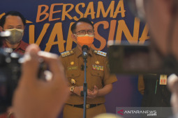 Penjabat Bupati Bekasi buka Sentra Vaksinasi di Stadion Wibawa Mukti