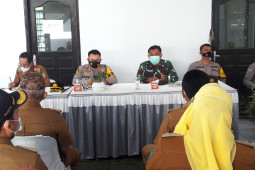 Kapolres Langkat bertemu tokoh masyarakat Kota Stabat antisipasi penyebaran COVID-19