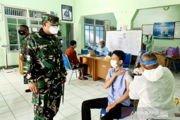 Lanal Banjarmasin vaksinasi 7.348 warga Kalsel