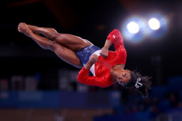 Teka teki Simone Biles dan  mengapa dia mundur dari beregu putri