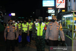 Karawang tutup dua perusahaan pelanggar prokes