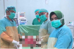 Tim dokter RSUD Teuku Umar angkat tumor saluran reproduksi seberat 5 Kg