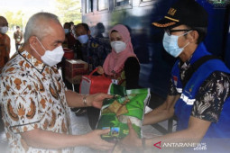 Dinsos Kaltim serahkan bantuan logistik ke daerah PPKM level 4