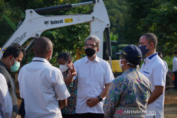 Pemkot Bogor terima dua unit ekskavator bantuan Kementerian PUPR