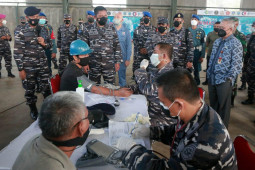 Navy organizes vaccinations for maritime community in Serang
