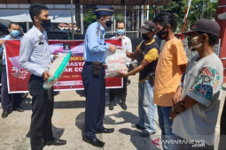 Rutan Kandangan bagikan paket sembako bantu warga terdampak COVID-19