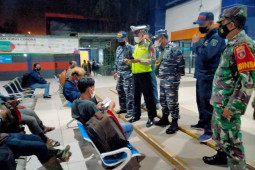 TNI AL tegakkan PPKM di Pelabuhan Trisakti Banjarmasin