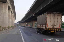 Dua titik Jalan Tol Jakarta-Cikampek diperbaiki