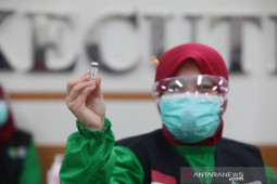 1.408 tenaga kesehatan di Kota Bandung sudah dapat suntikan ketiga vaksin