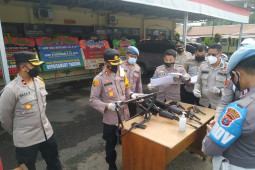 Kapolres Tabalong cek kondisi senpi anggotanya