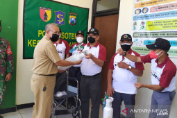 Relawan Bodreks sumbang oksigen dan kursi roda untuk pasien isoter di Gunung Anyar