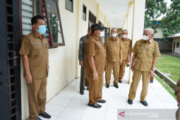Bupati Asahan cek kondisi gedung isoman terpusat