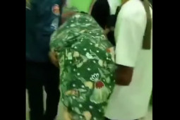 Tak ada ambulans, warga Mukomuko bawa jenazah istri pakai motor