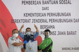Pemprov Jabar dan Kemenhub salurkan bantuan bagi penyelenggara transportasi darat