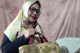 Tampil beda dengan ecoprint 'Warna Dedaunan' milik pengrajin Bungo