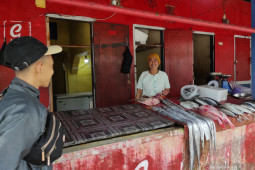 Pedagang ikan di Cianjur berharap PPKM segera usai