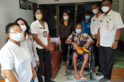 K3S Denpasar  bantu kursi roda bagi lansia