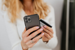 Shopee jadi "e-commerce" paling banyak digunakan