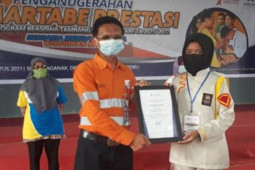 Agincourt Resources salurkan beasiswa Martabe Prestasi 2021/2022  Rp1,51 Miliar