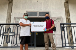 PLN Kalbar serahkan bantuan senilai Rp 210 Juta untuk rumah ibadah