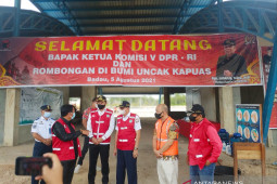 Ketua Komisi V DPR cek progres terminal barang Internasional Badau