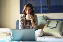 Layanan streaming video bantu transaksi usaha lokal jualan online