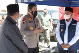 Wagub Jawa Barat tinjau dua lokasi vaksinasi COVID-19