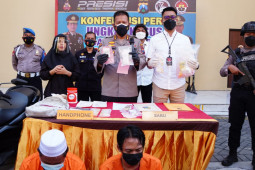 Dua pengedar sabu-sabu di Sidoarjo ditangkap polisi