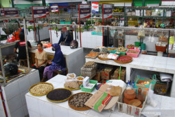 Kebijakan Pembebasan Retribusi Pedagang Pasar Malang