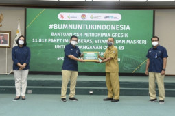 Petrokimia bagi paket imun senilai Rp1,2 miliar kepada warga Gresik