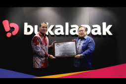 Harga meroket, saham Bukalapak terkena ARA saat pencatatan perdana di bursa