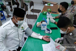 Polda Kalbar dan LDII gelar vaksinasi COVID-19 dosis kedua