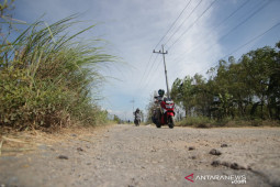 Masyarakat perdesaan Situbondo sambut baik pemda segera perbaiki jalan rusak