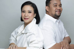 Kolaborasi Ria Prawiro-Mark Pattie rilis lagu "Tetap Cinta"