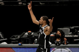 Kevin Durant didenda Rp355 juta karena melempar bola ke tribun penonton