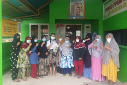 Anggota DPRD Gorontalo Utara salurkan bantuan benih sayur