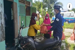 Garda Pemuda Nasdem Tebing Tinggi berbagi kepada masyarakat