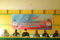 Wabup Kapuas Hulu evaluasi penanganan COVID-19 hingga tingkat desa