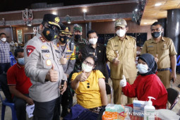 Pantau vaksinasi di Taput, Kapolda : Jangan takut divaksin