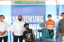 Sukses vaksinasi massal dosis dua, Bupati Tapsel apresiasi PT Agincourt Resources