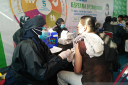 Jabar luncurkan Sentra Vaksinasi Silih Tulung untuk akselerasi pemulihan ekonomi