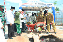 Kelas dan asrama santri Ponpes Al Falah putra dibangun lebih megah