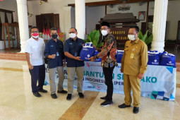 Pelindo III serahkan 1.500 paket sembako di Sidoarjo