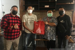 Alfamart salurkan 500 paket sembako untuk masyarakat Kalbar