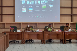 Bupati meminta perusahaan berkontribusi untuk pembangunan Tanah Laut
