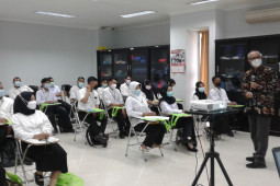 Puluhan relawan COVID-19 mulai bertugas di RSUD Tulungagung