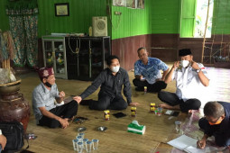 Dewan Kalsel apresiasi acara adat KMT Tabalong patuhi prokes