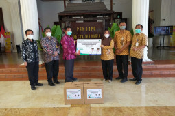Tanggap bencana COVID-19, BPJS Kesehatan Sidoarjo salurkan paket vitamin